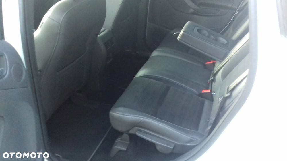 Ford Kuga 2.0 TDCi 4x4 ST-Line - 14