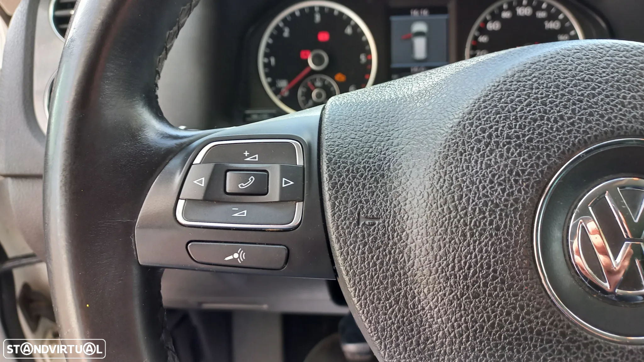 VW Tiguan 2.0 TDi Sport BlueMotion - 13