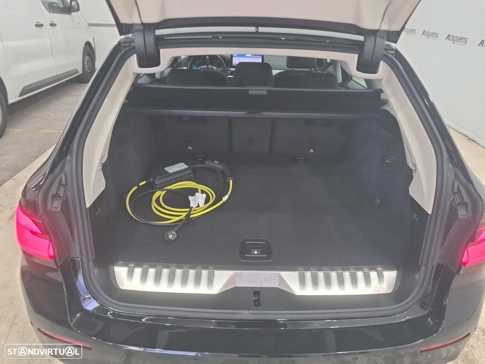 BMW 530 e - 11