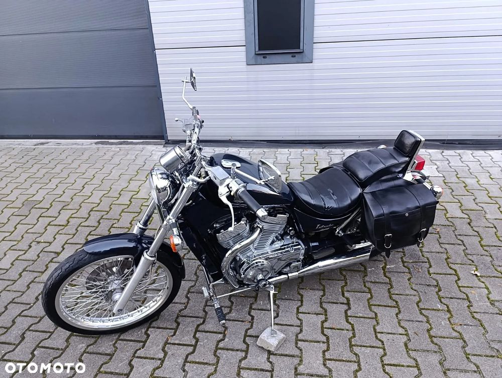 Suzuki Intruder - 12