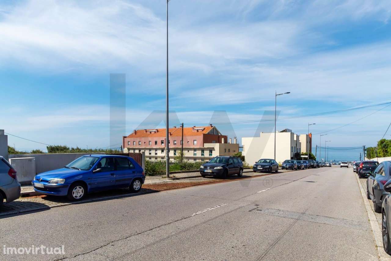 ️ Moradia T2 para Reabilitar a 200m da Praia de Salgueiros – Vila No - Grande imagem: 3/34