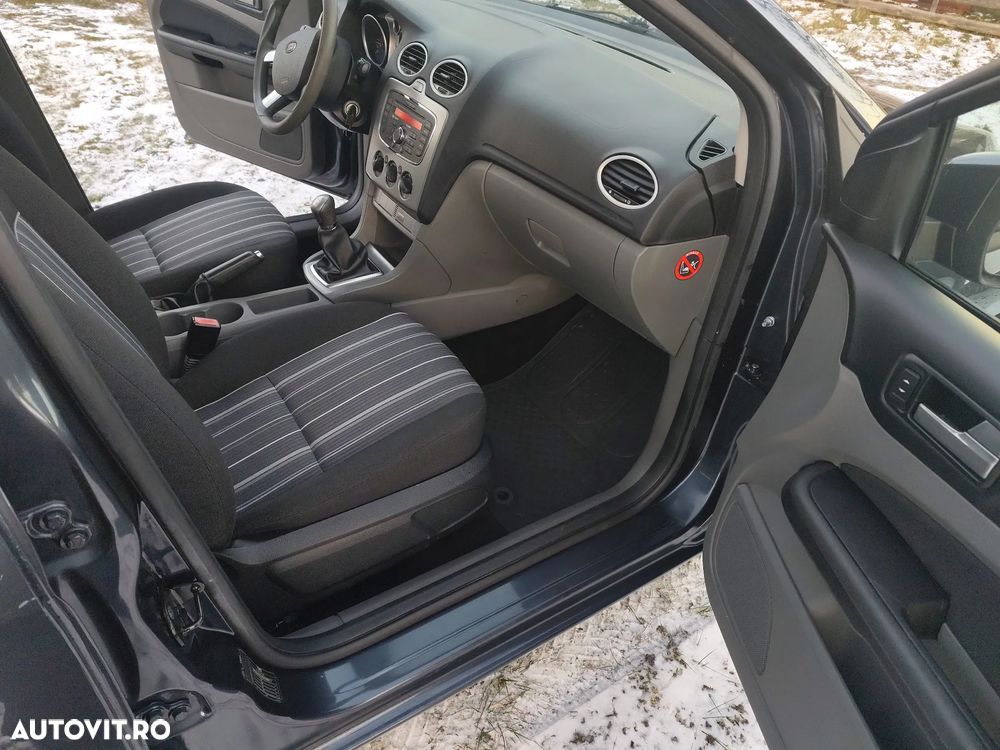Ford Focus 1.6 TDCI DPF Titanium - 6