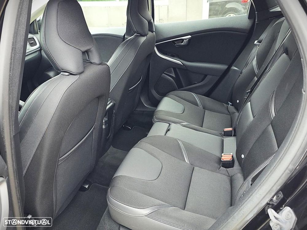 Volvo V40 2.0 D2 Momentum Geartronic - 21