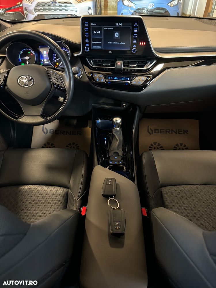 Toyota C-HR Hybrid Style Selection - 26