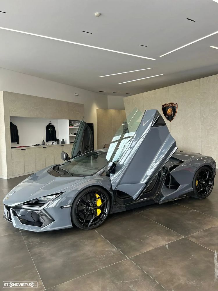 Lamborghini Revuelto - 25
