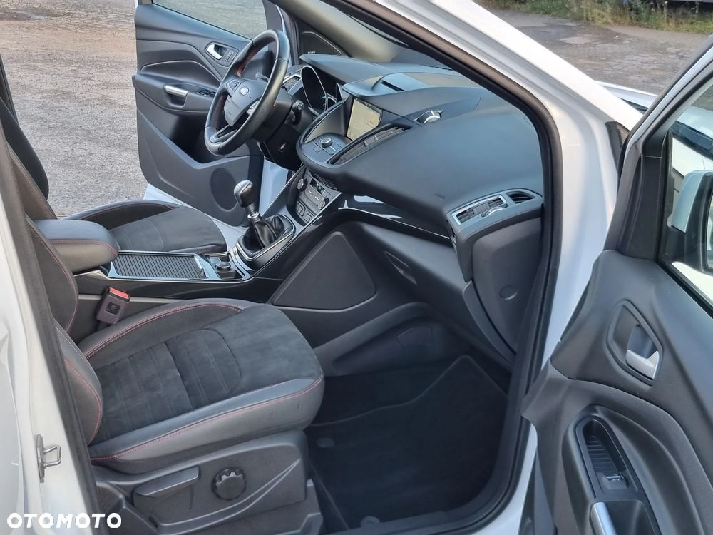 Ford Kuga 1.5 EcoBoost 2x4 ST-Line - 20
