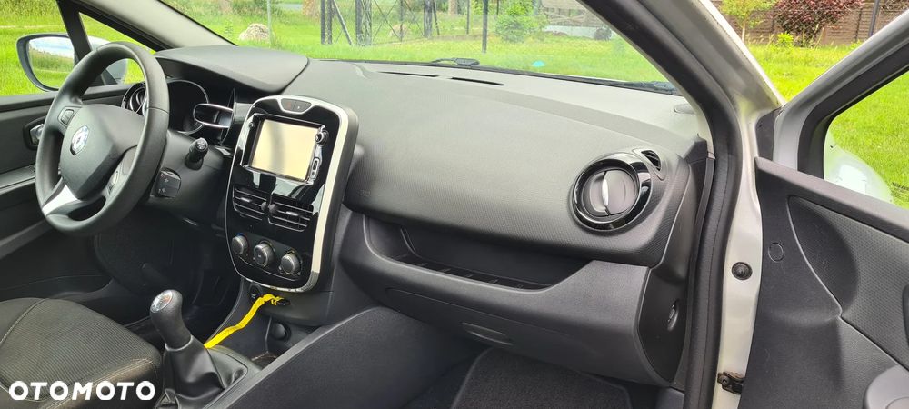 Renault Clio 1.2 16V 75 Life - 9