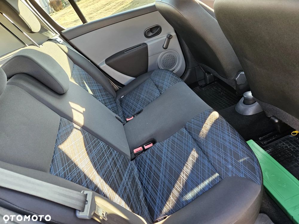 Renault Clio 1.4 16V Authentique - 12