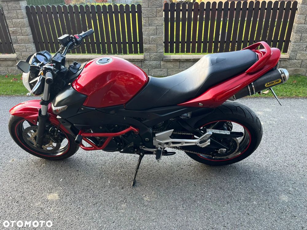 Suzuki GSR - 8