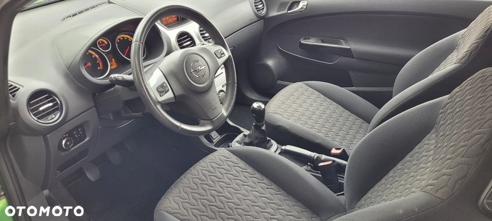 Opel Corsa 1.4 16V Active - 11
