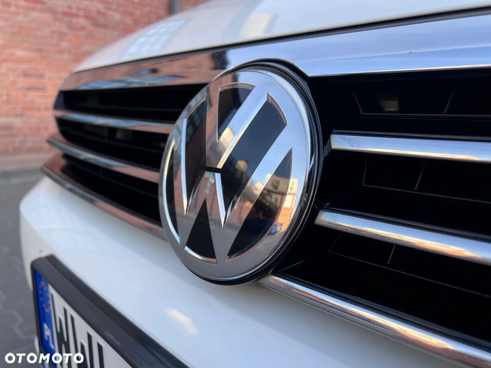 Volkswagen Passat 1.8 TSI BMT Highline - 28