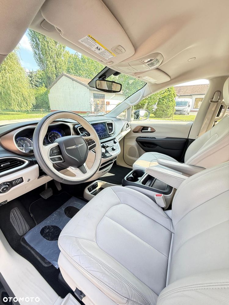 Chrysler Pacifica - 15