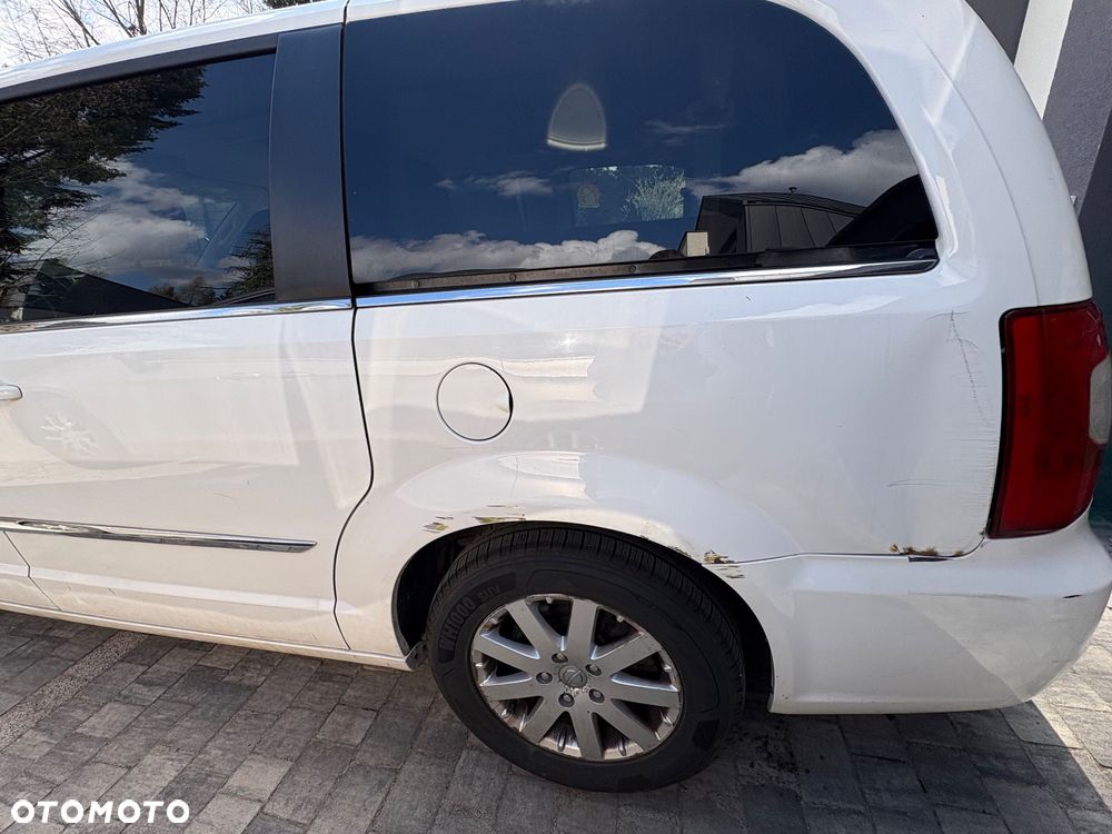 Chrysler Town & Country - 2