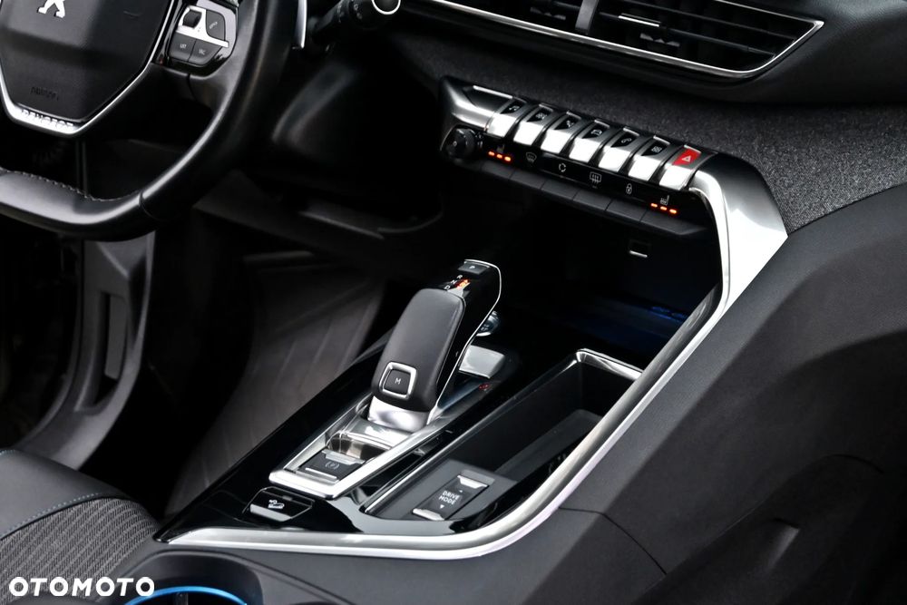 Peugeot 3008 BlueHDi 130 Stop & Start EAT8 Allure Pack - 28