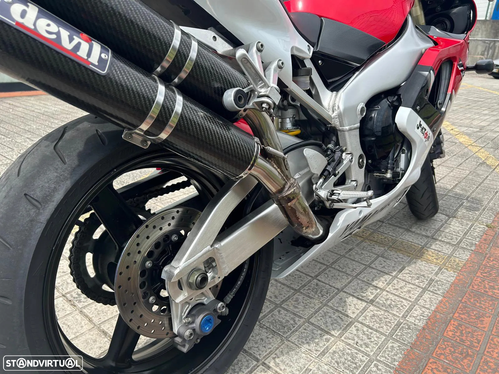 Yamaha YZF R1 - 8
