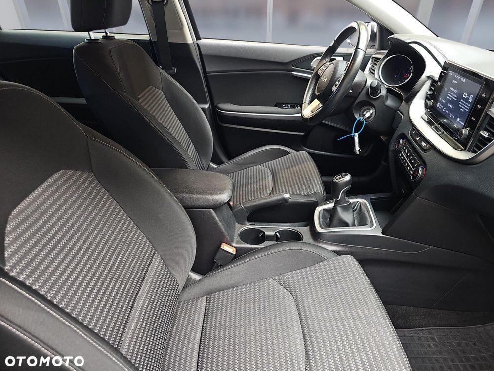 Kia Ceed 1.5 T-GDI M - 9