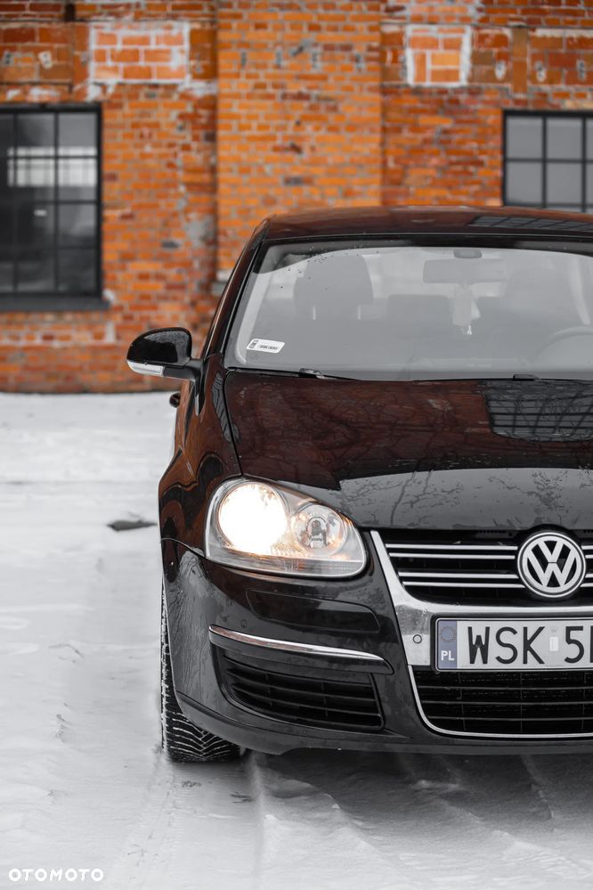 Volkswagen Jetta 1.6 TDI Highline - 23