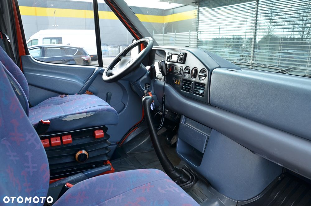 Mercedes-Benz Sprinter - 12