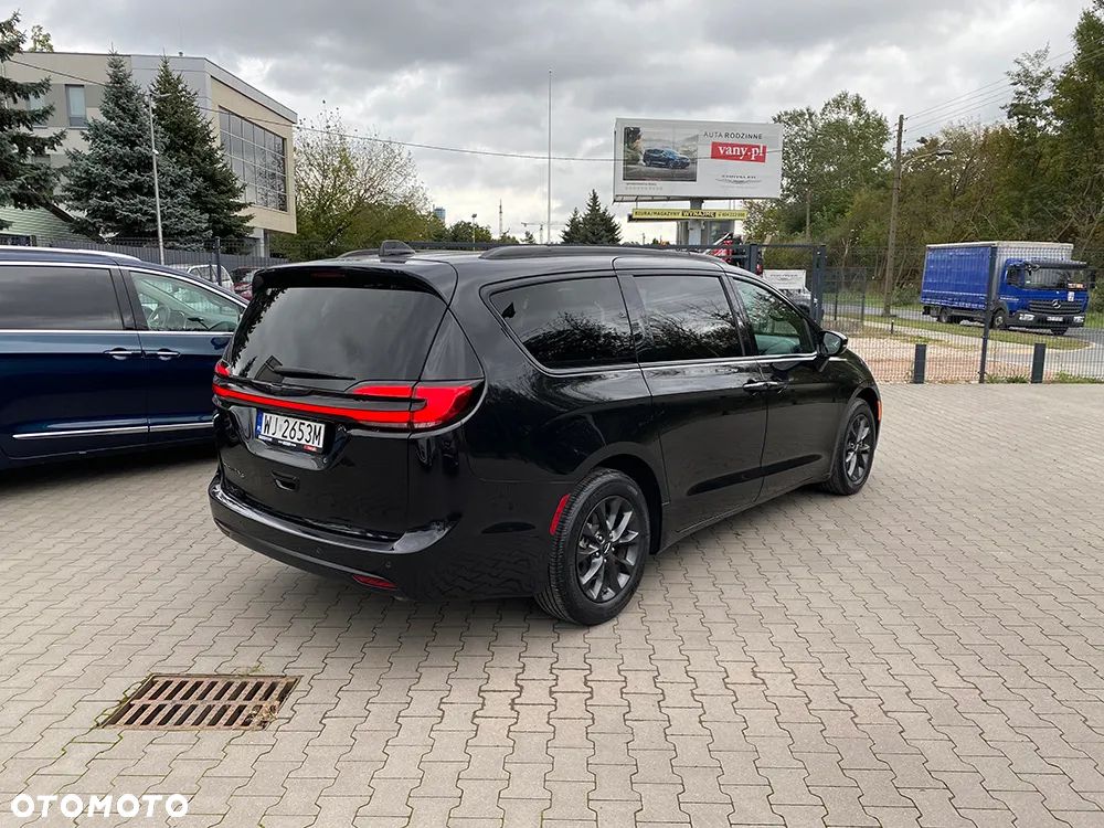 Chrysler Pacifica - 3