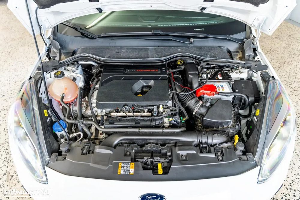 Ford Fiesta 1.5 EcoBoost S&S c/ Pack Pele Exclusiva ST - 39