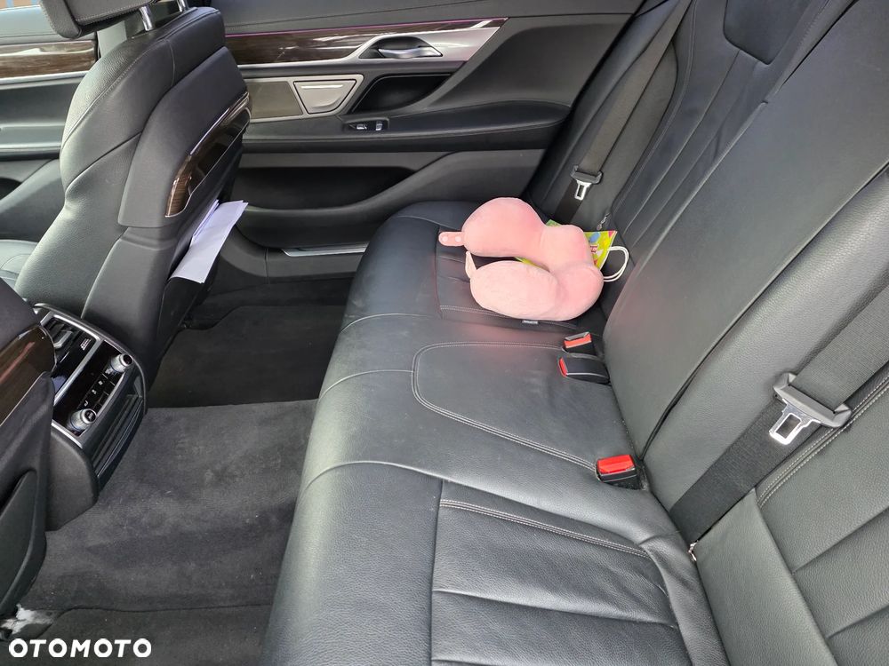 BMW Seria 7 740Li - 22