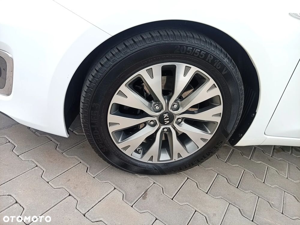 Kia Ceed - 37