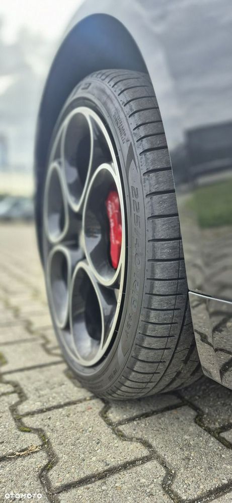 Alfa Romeo Giulia 2.0 Turbo 16V AT8-Q4 Competizione - 33