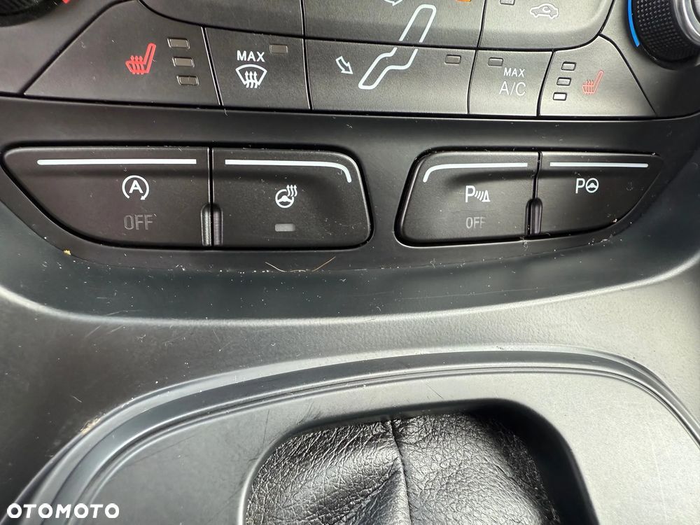 Ford Grand C-MAX - 23