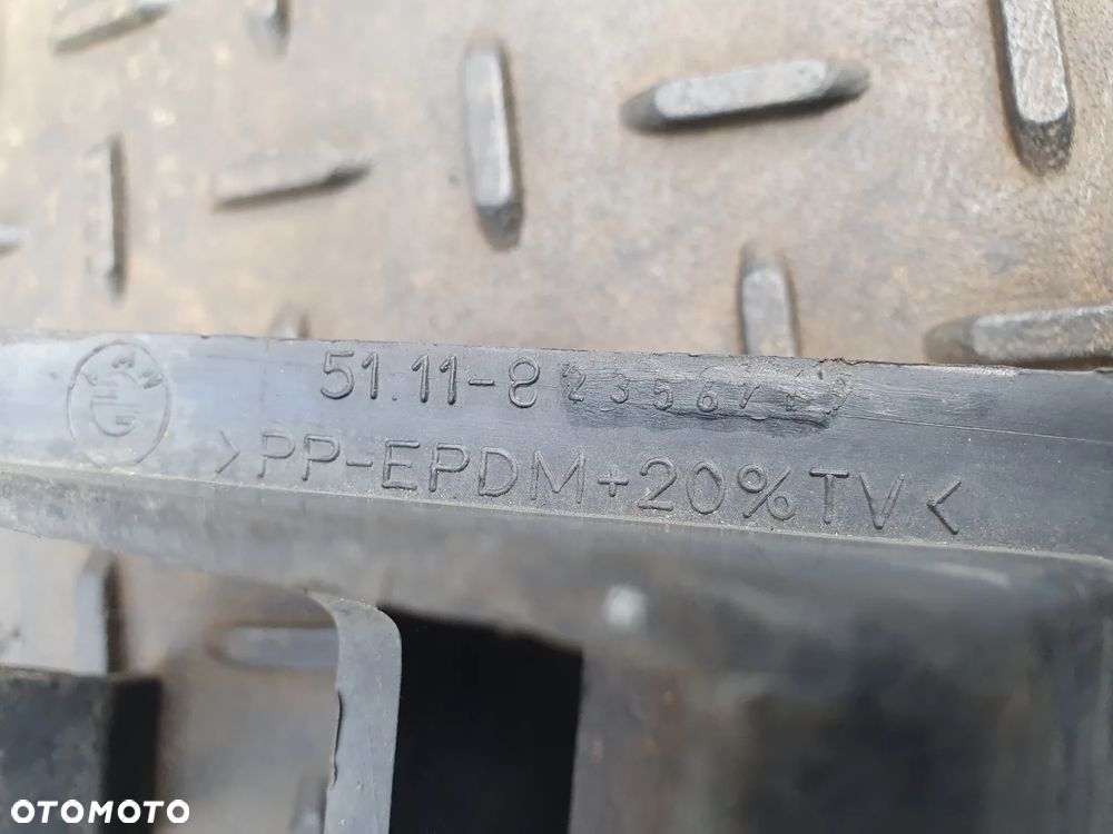 BMW 5 E39 95-00 ATRAPA KRATKA ŚRODKOWA ZDERZAKA 8235671 - 5