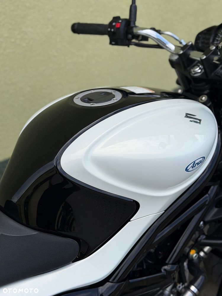 Suzuki Gladius - 16