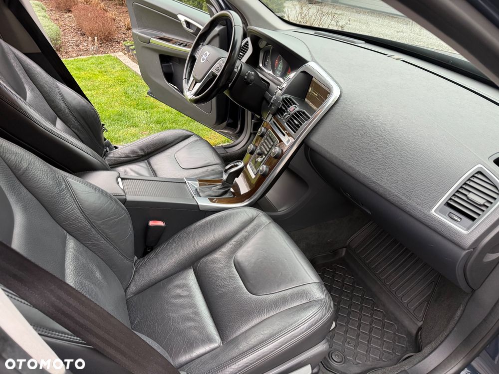 Volvo XC 60 D5 AWD Geartronic Summum - 19