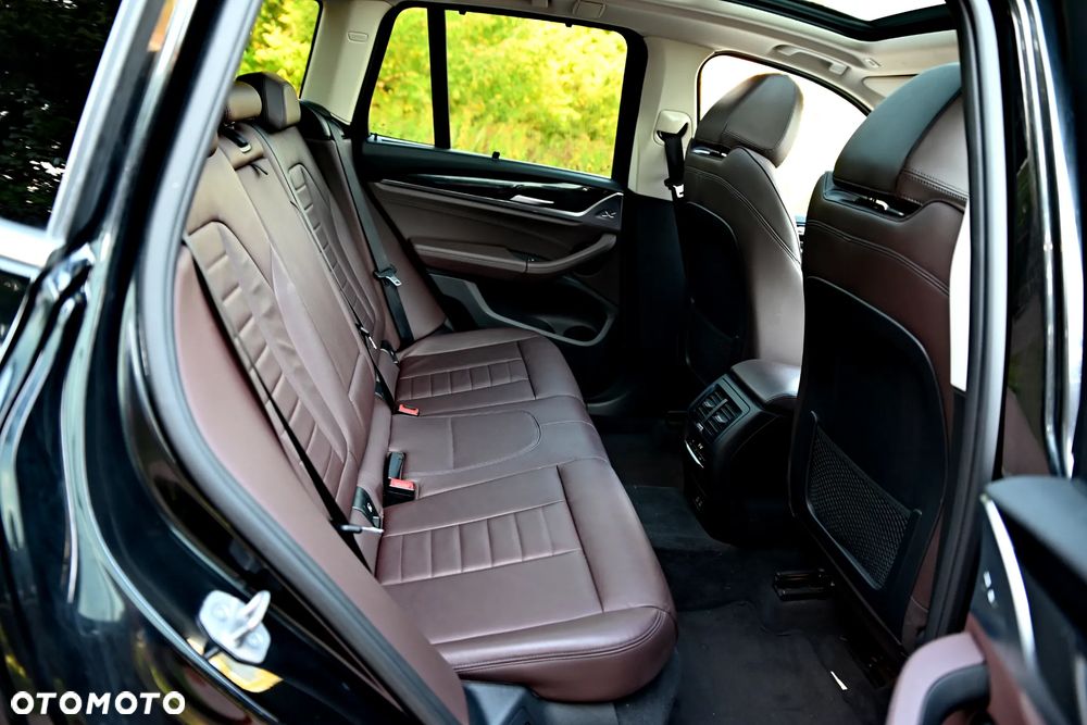 BMW X3 sDrive18d Luxury Line - 26