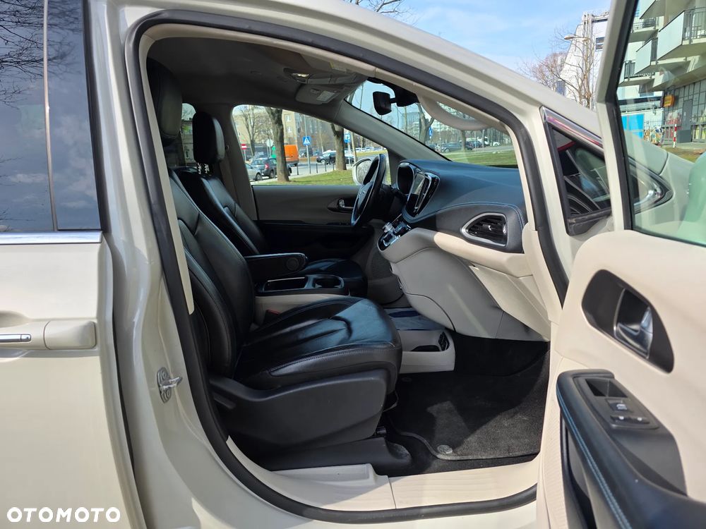 Chrysler Pacifica - 34