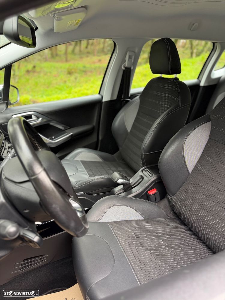 Peugeot 2008 1.2 PureTech Allure EAT6 - 16