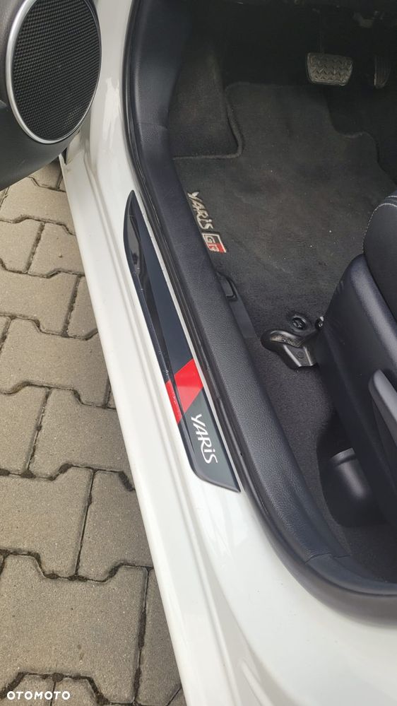 Toyota Yaris Hybrid 100 Business Edition - 8