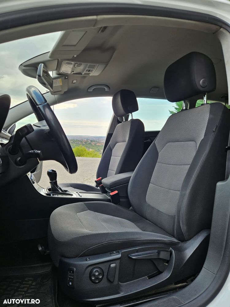 Volkswagen Passat Variant 2.0 TDI Blue TDI Highline - 9