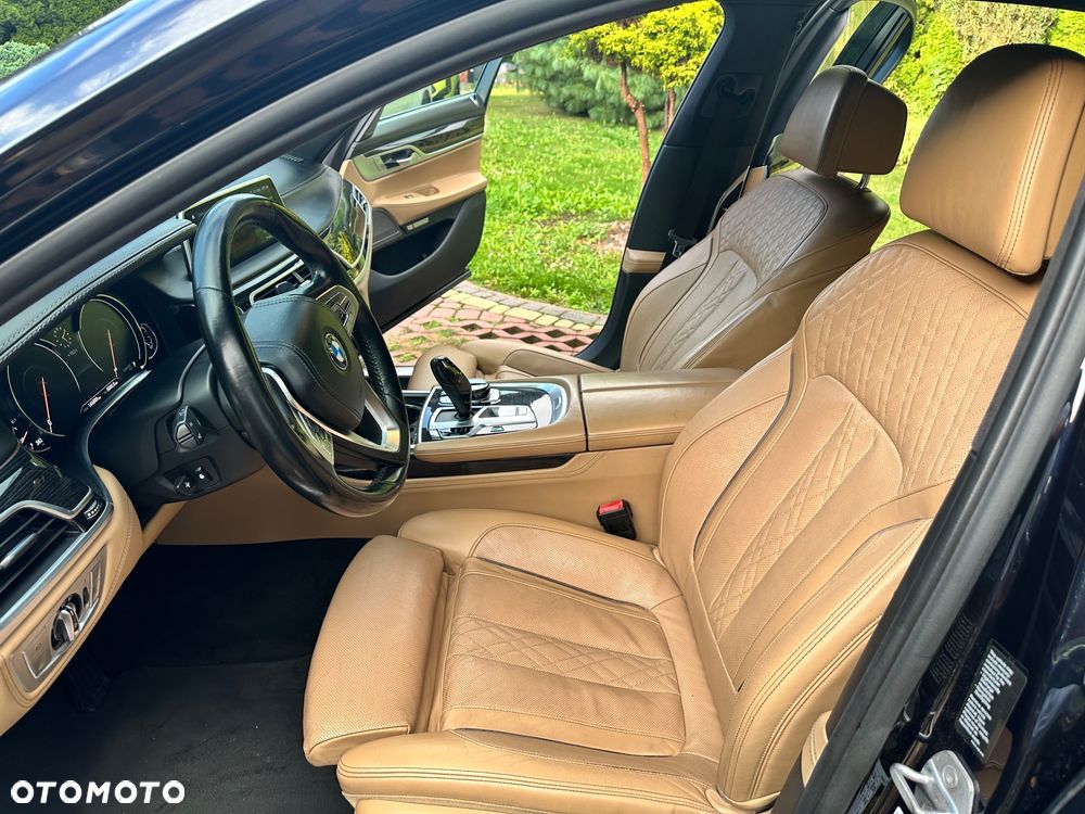 BMW Seria 7 750Li xDrive - 10