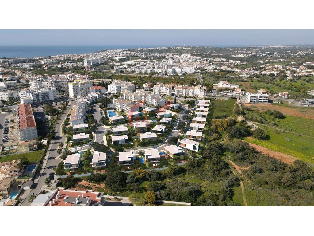 Terreno urbano para construção de moradia individual com piscina e ... - Grande imagem: 2/12