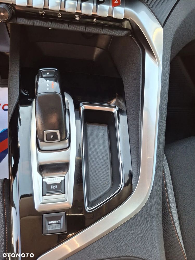 Peugeot 5008 1.5 BlueHDi Active S&S EAT8 - 22