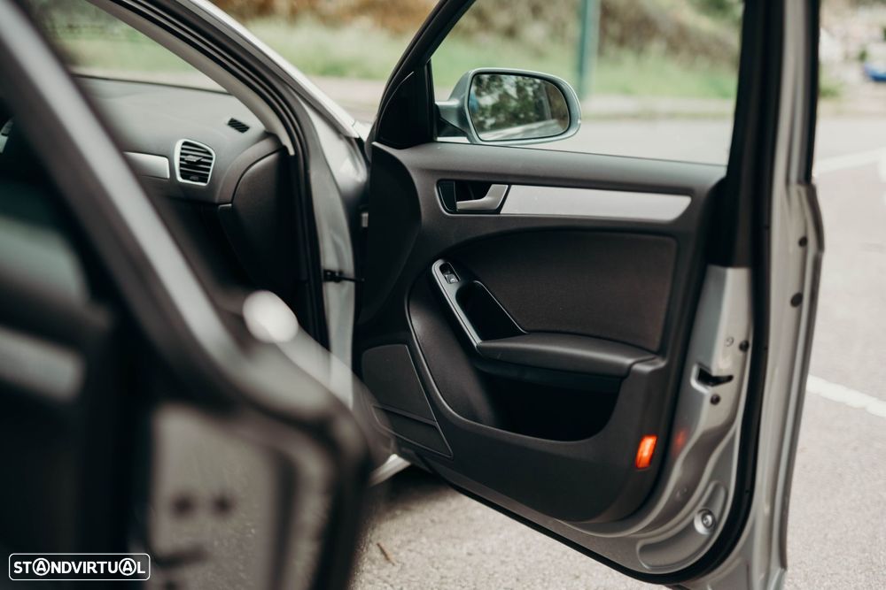 Audi A4 Avant 2.0 TDI Advance - 30