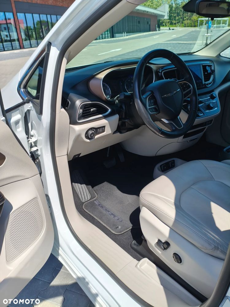 Chrysler Pacifica - 3