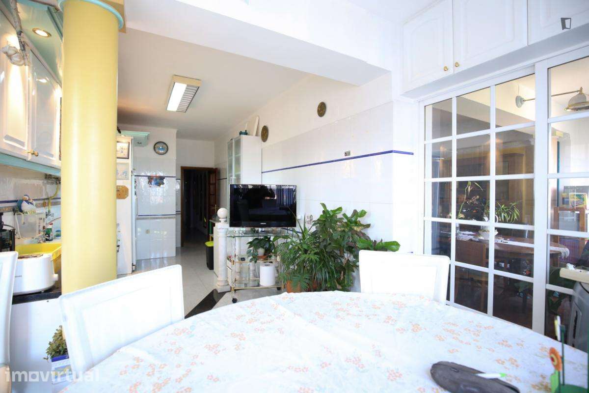 Quarto - localizado em Almada Lisbon - Grande imagem: 4/24