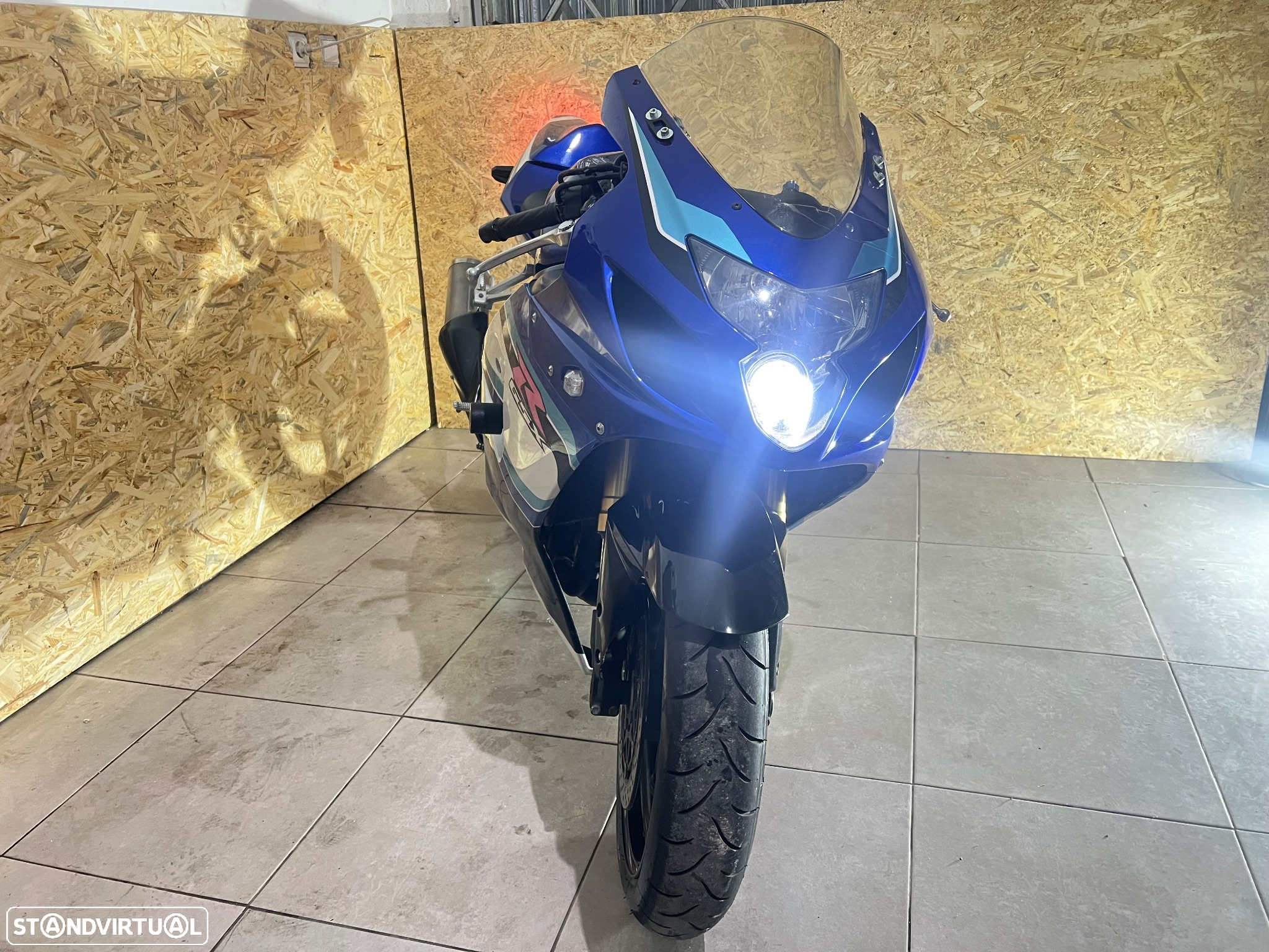 Suzuki GSX-R - 10