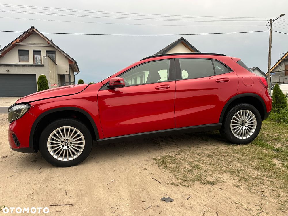 Mercedes-Benz GLA 180 7G-DCT UrbanStyle Edition - 11