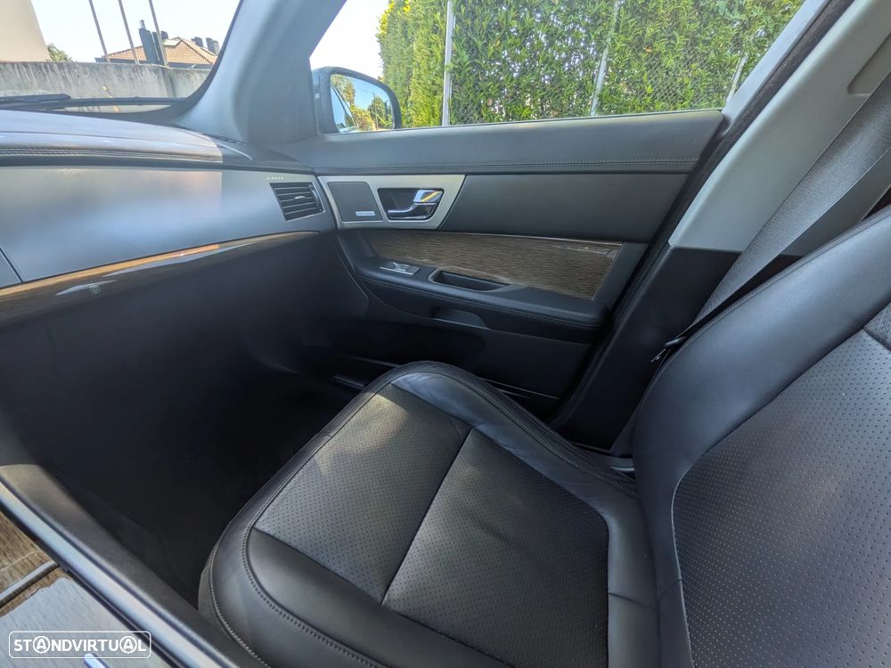 Jaguar XF 2.7 D V6 Premium Luxury - 10