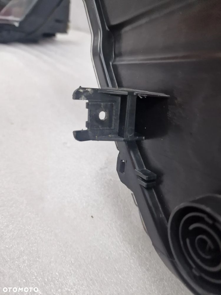 SEAT ATECA 576 16- PRAWA ZWYKŁA LAMPA PRZEDNIA PRZÓD + LED , NR 576941006A , NR AUKCJI LA253 - 17