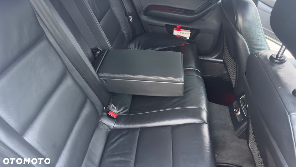 Audi A6 Avant - 16