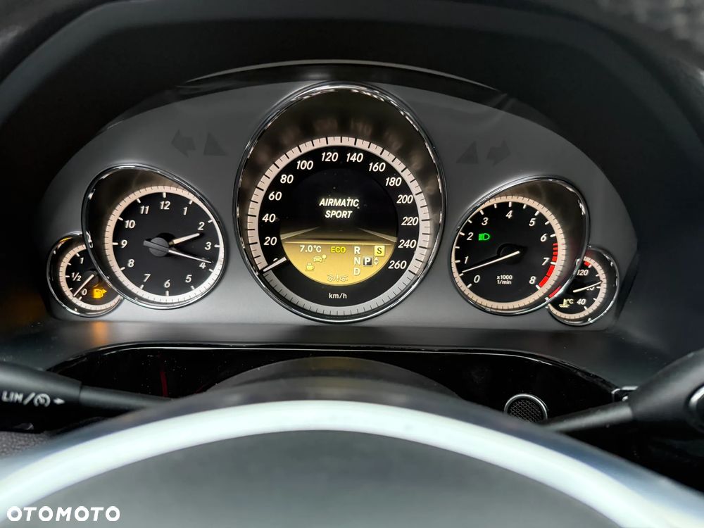 Mercedes-Benz Klasa E 350 4Matic 7G-TRONIC - 24