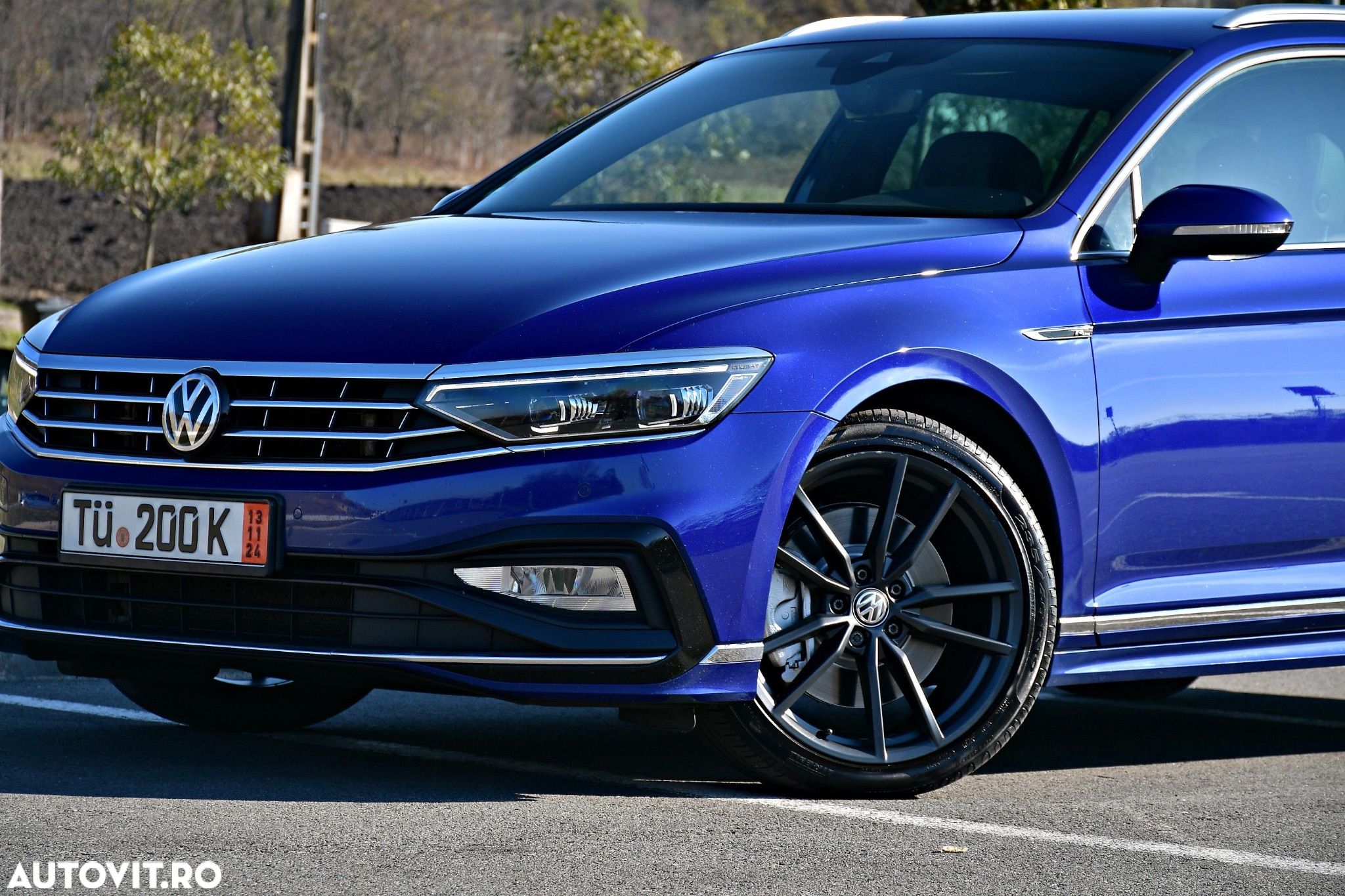 Volkswagen Passat - 1
