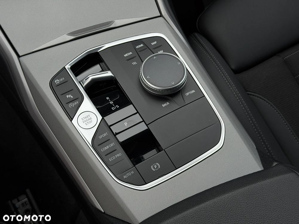 BMW Seria 3 318i M Sport - 24